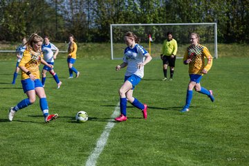 Bild 21 - B-Juniorinnen Bramstedter TS - SSV Hennstedt : Ergebnis: 3:7